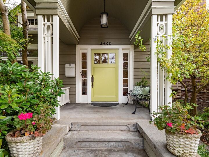 Property Photo:  2408  Warren Avenue N  WA 98109 