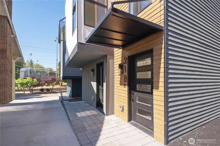 Property Photo: 218 21st Avenue E WA 98112