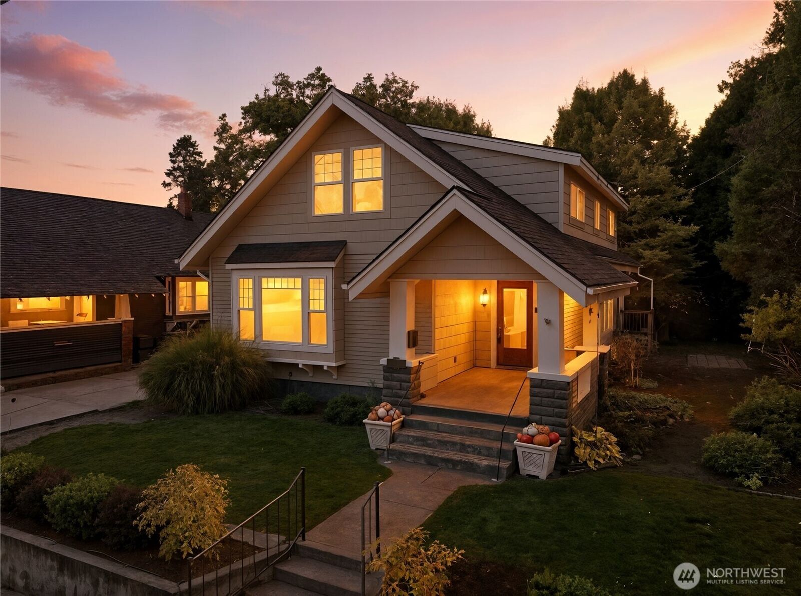 Property Photo:  241 N Bellevue Avenue  WA 99362