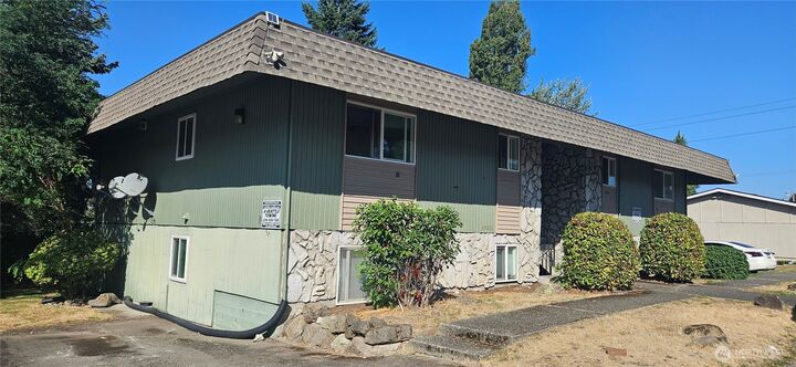 Property Photo:  24021  25th Avenue S  WA 98198