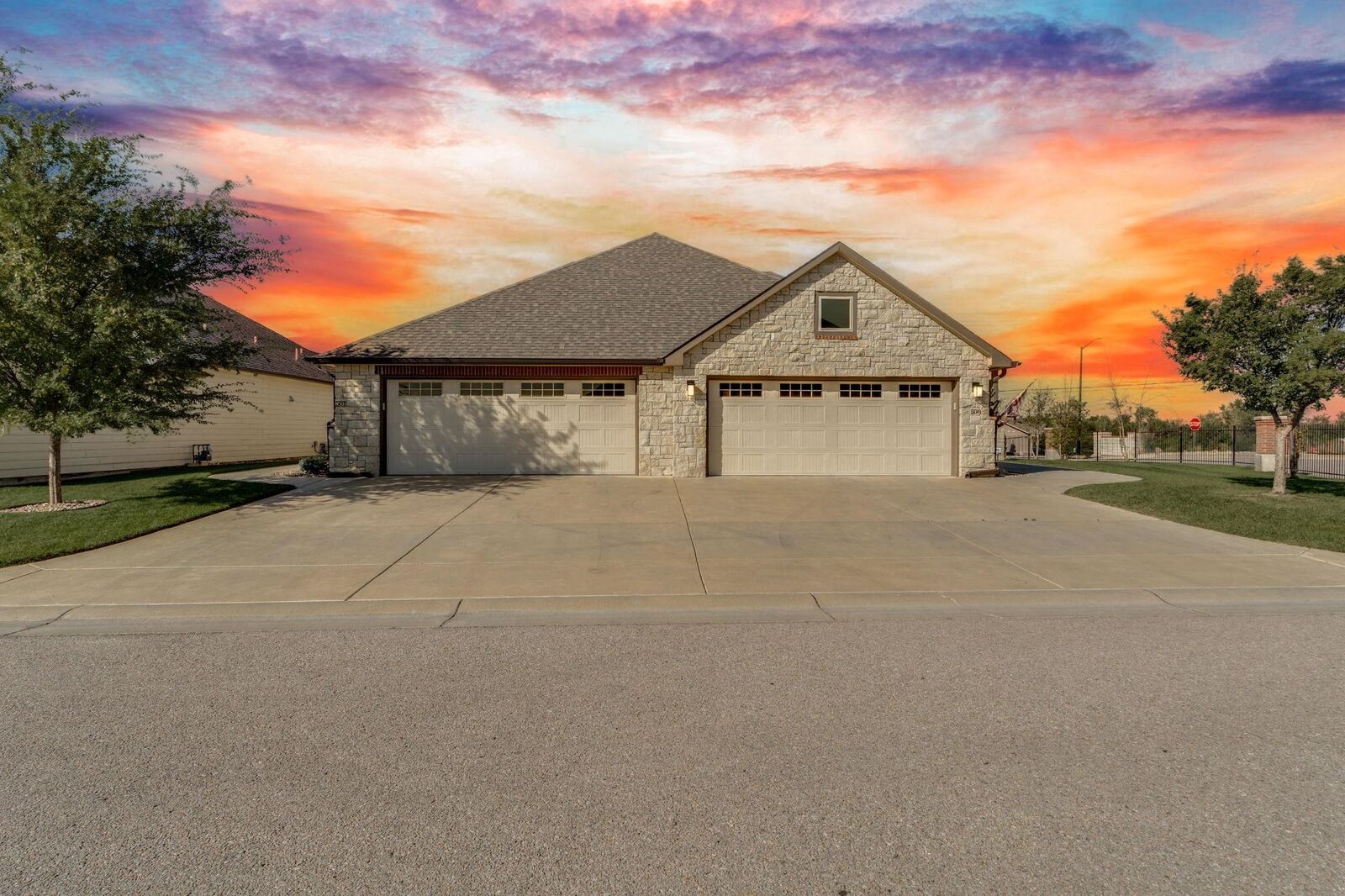 Property Photo:  818 N McCloud Cir Unit#507  KS 67002-8922 