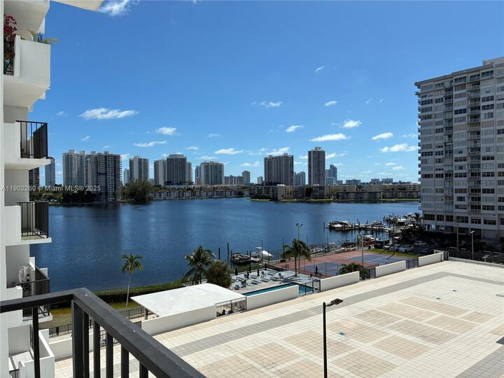 2780 NE 183rd St 606  Aventura FL 33160 photo