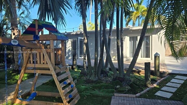 Property Photo:  2622 Sheridan St  FL 33020