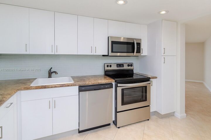3475 N Country Club Dr 115  Aventura FL 33180 photo