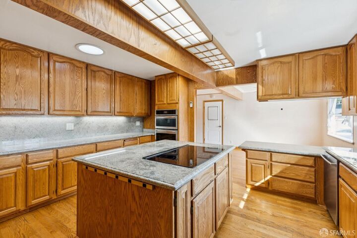 Property Photo: 2 Beaumont Court CA 94549