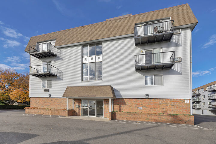 Property Photo:  155 Short Beach Road 209  CT 06615