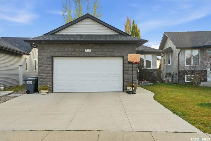 Property Photo:  515 Dickson Lane  SK S7T 0H7