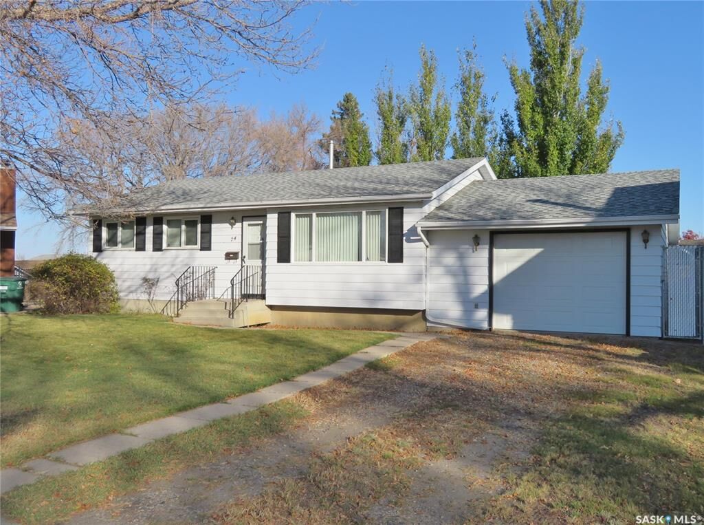 Property Photo: 74 Galbraith Crescent SK S7M 4H1