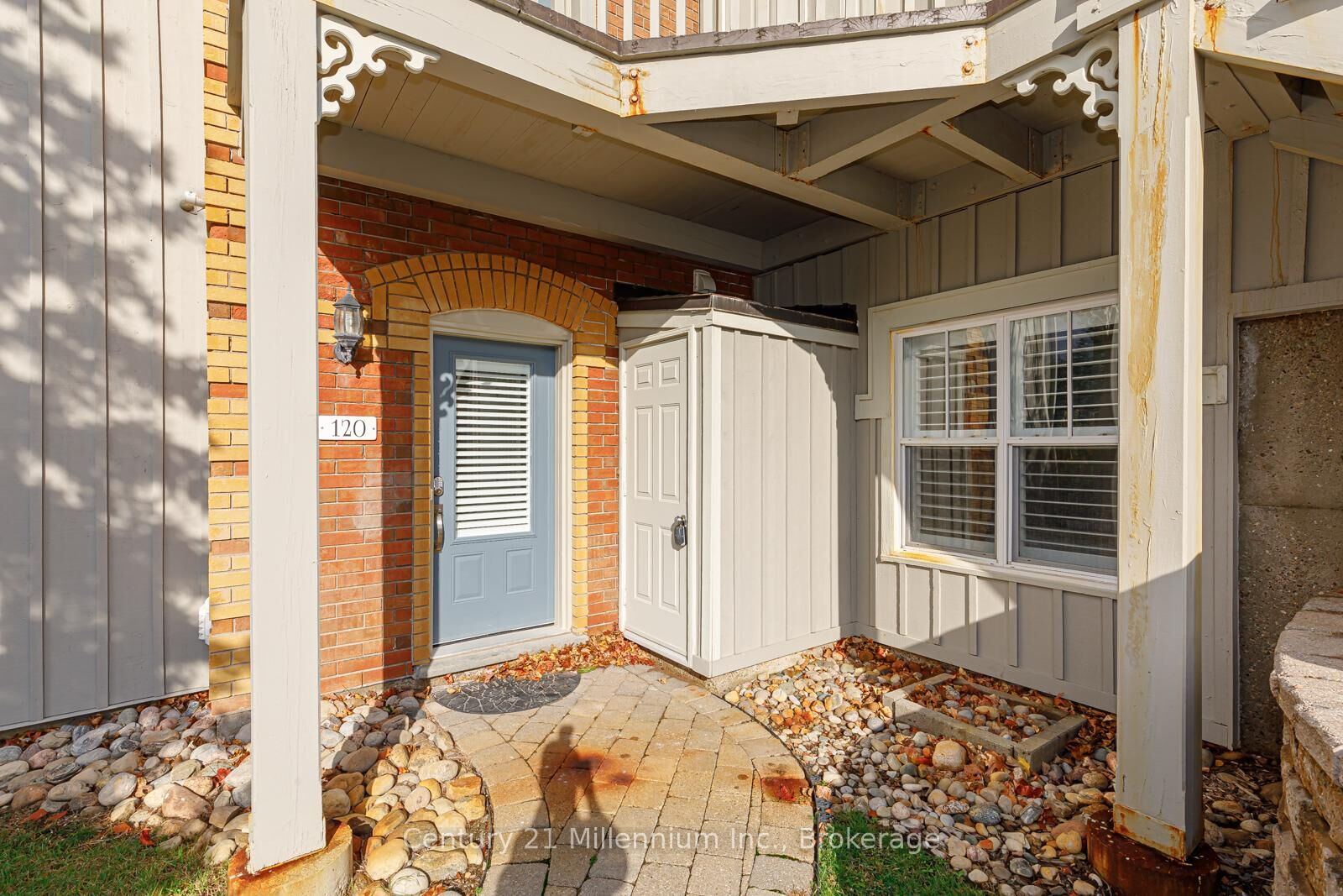 Property Photo:  184 Snowbridge Way 120  ON L9Y 3Z2 