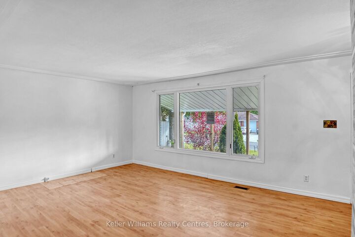 Property Photo:  470 7th Street  ON N4N 2J4