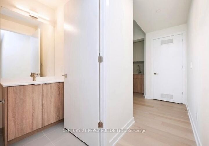 Property Photo:  840 St Clair Avenue W 605  ON M6C 1C1 