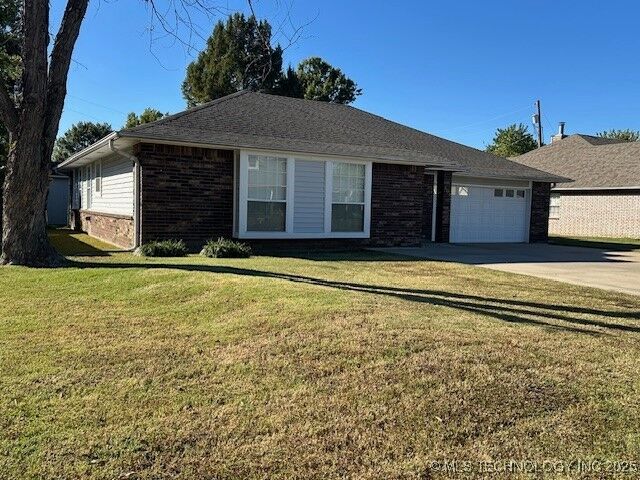 Property Photo:  308 Roosevelt Avenue  OK 74467
