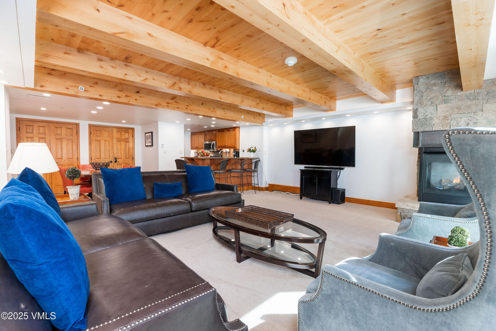 Property Photo:  390 E Lionshead Circle 103  CO 81657