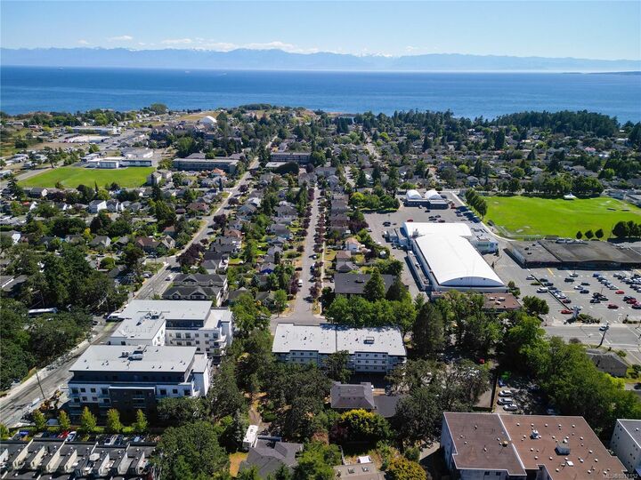 Property Photo: 1124 Esquimalt Rd 101 BC V9A 3N4