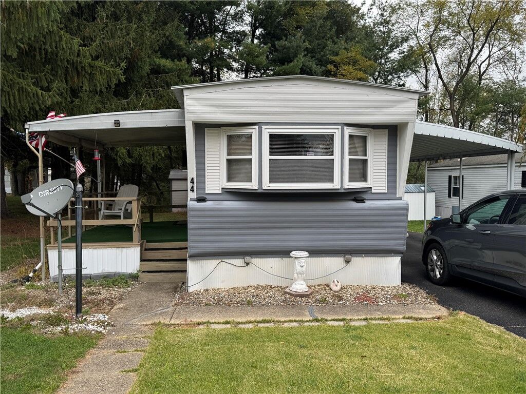 Property Photo: 44 Concord Circle PA 15042