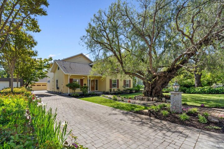 Property Photo:  811 D Street  CA 94952