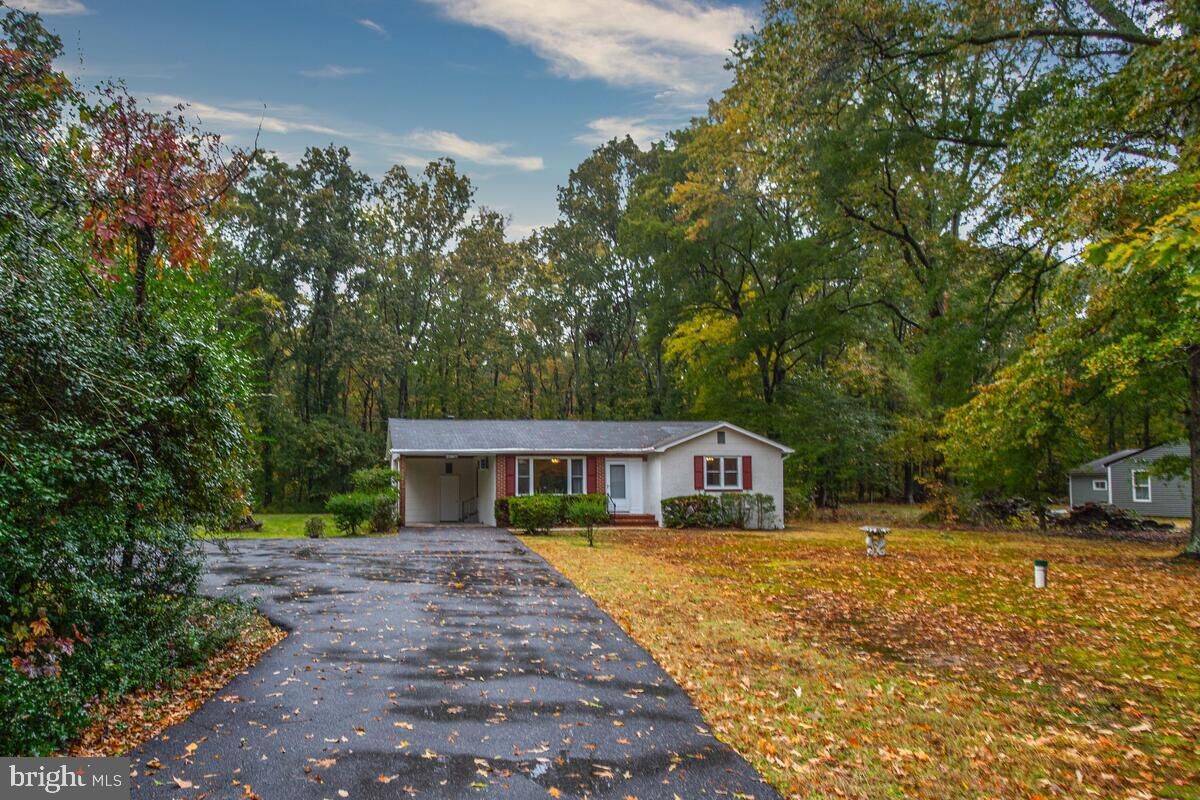 Property Photo:  1460 Cedarhurst Road  MD 20764 