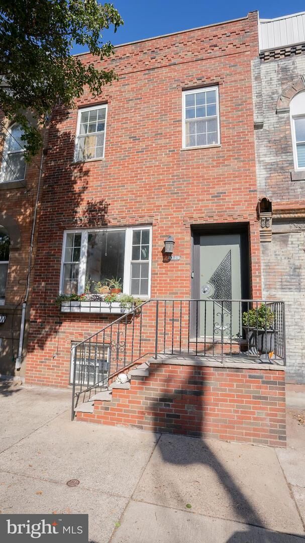 Property Photo:  1329 W Porter Street  PA 19148