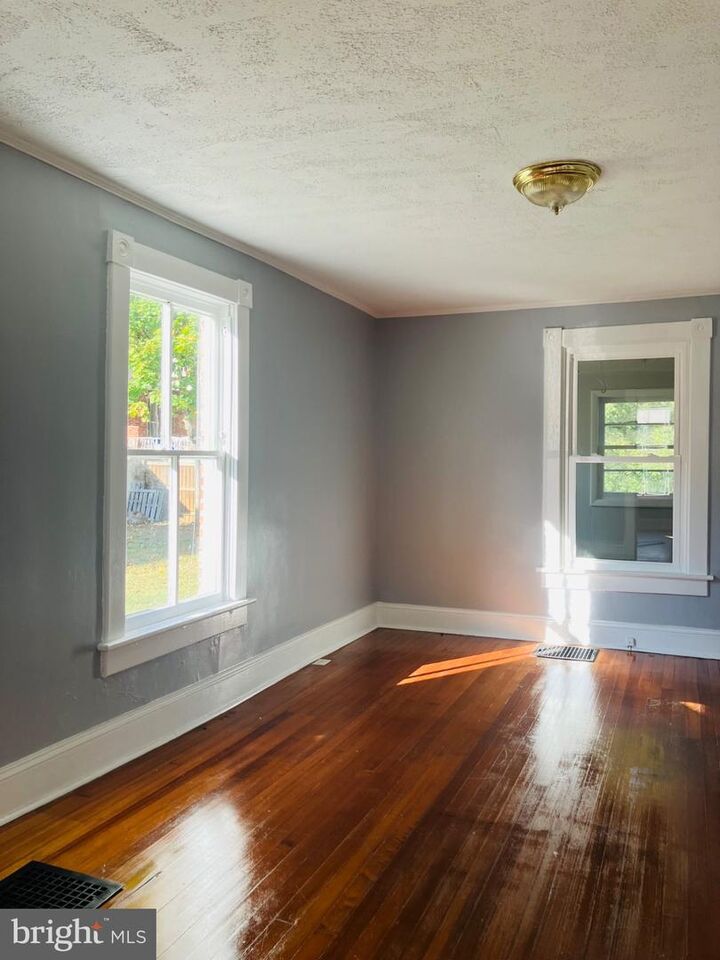 Property Photo:  20 W Clifford Street  VA 22601