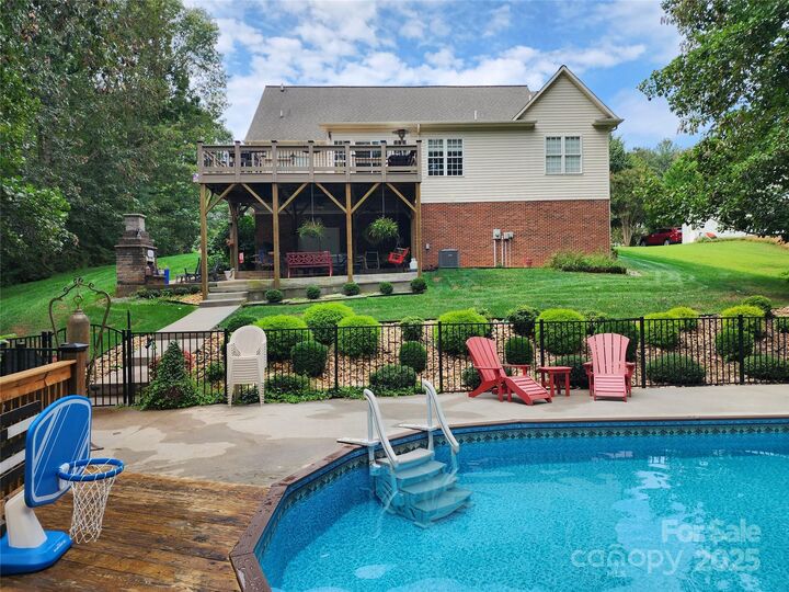 Property Photo:  110 Eastridge Lane 30  NC 28651 