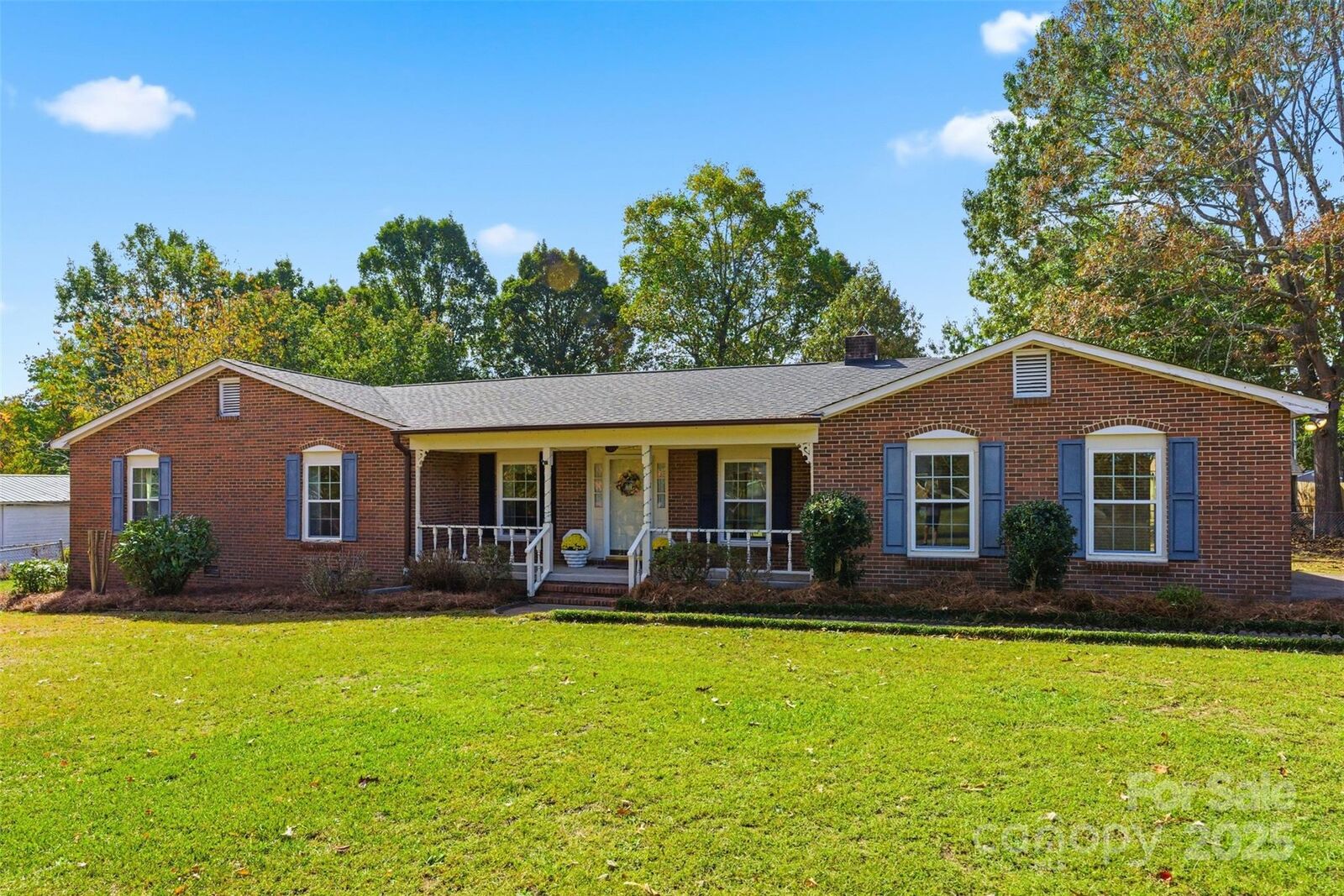 Property Photo: 215 Chadwick Drive NC 28086