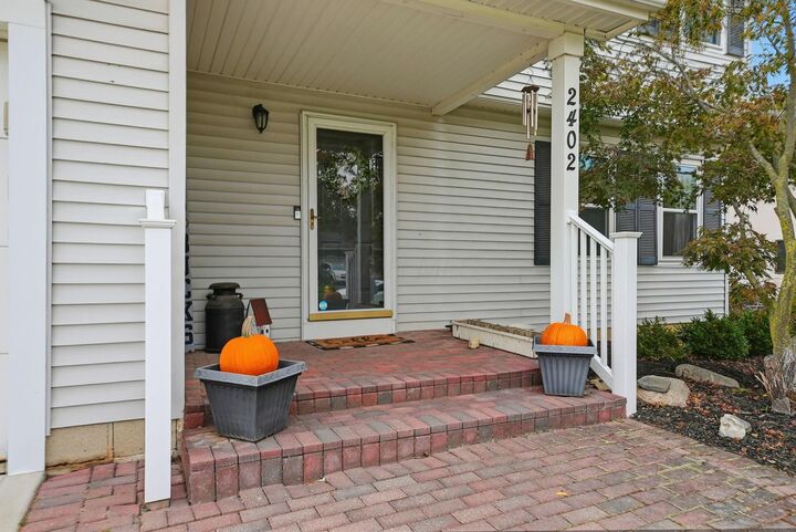 Property Photo:  2402 Clover Blossom Court  OH 43123