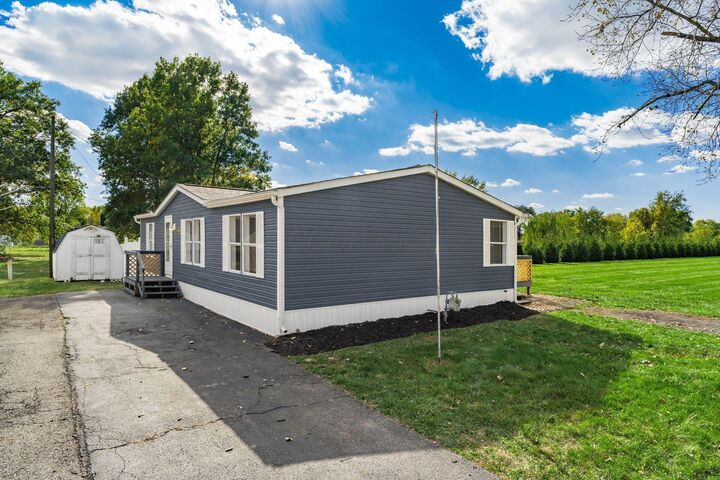 Property Photo:  2185 Maureen S Boulevard  OH 43207