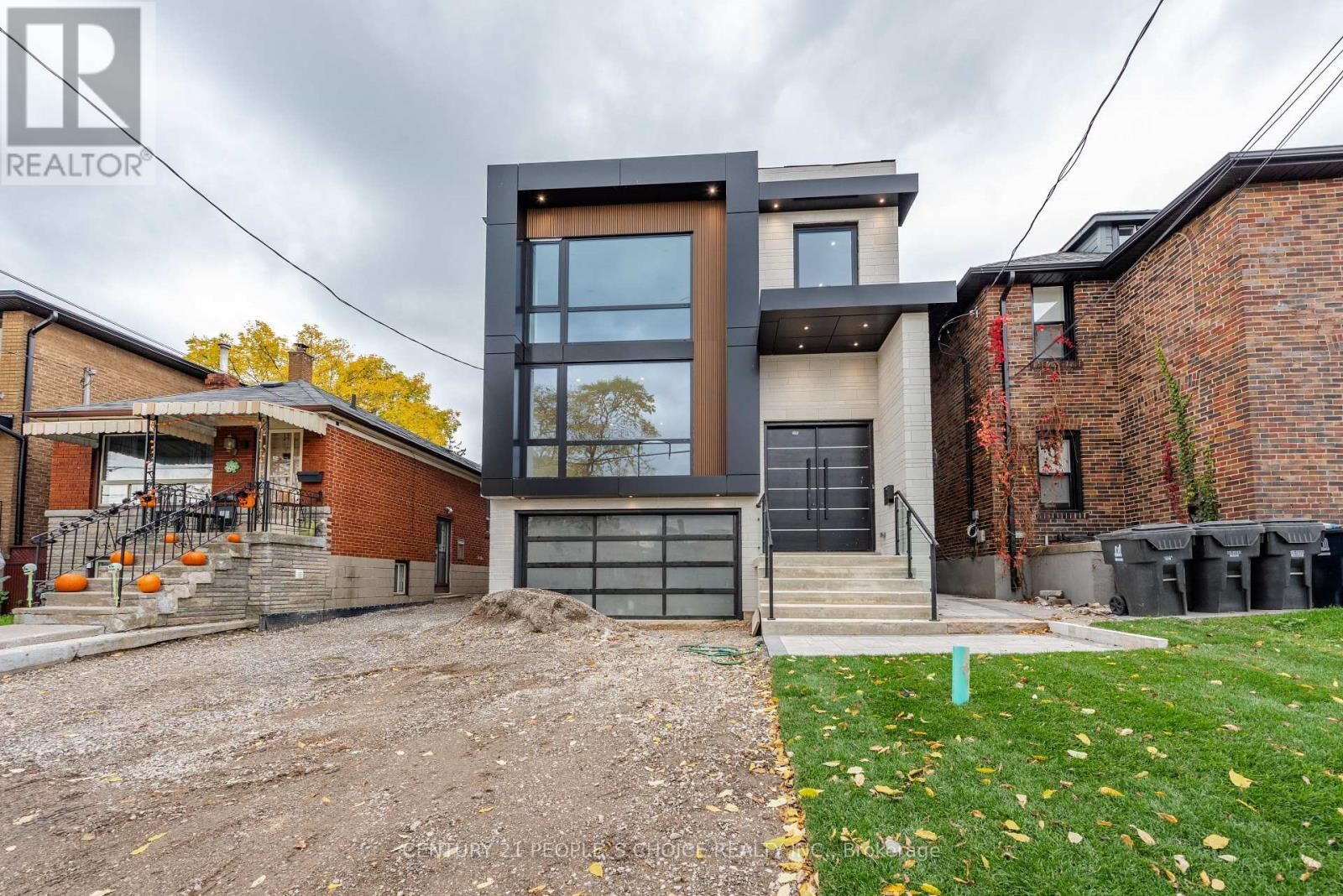 Property Photo: 90 Twelfth Street ON M8V 3H1