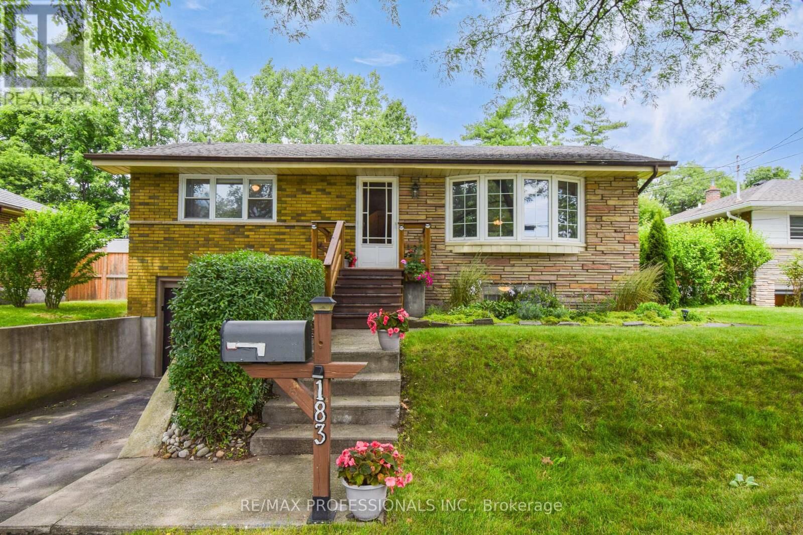 Property Photo:  183 Grove Park Drive  ON L7T 2H1 