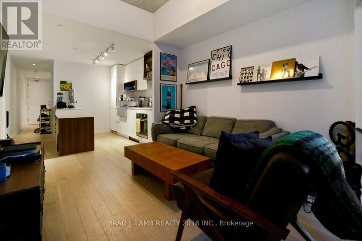Property Photo: 383 Sorauren Avenue 210 ON M6R 0A4