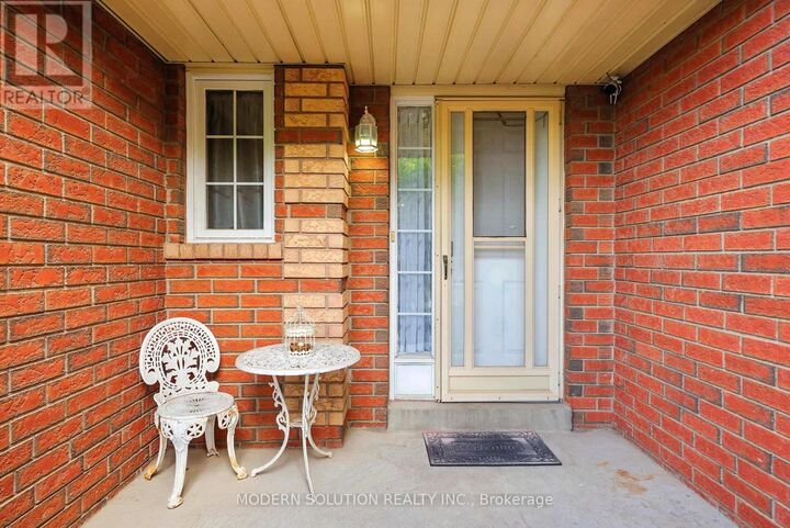 Property Photo:  99 Creekwood Crescent  ON L1R 2K1