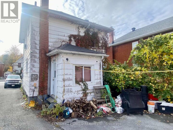 Property Photo:  221 5th Street East  ON K6H 2L7