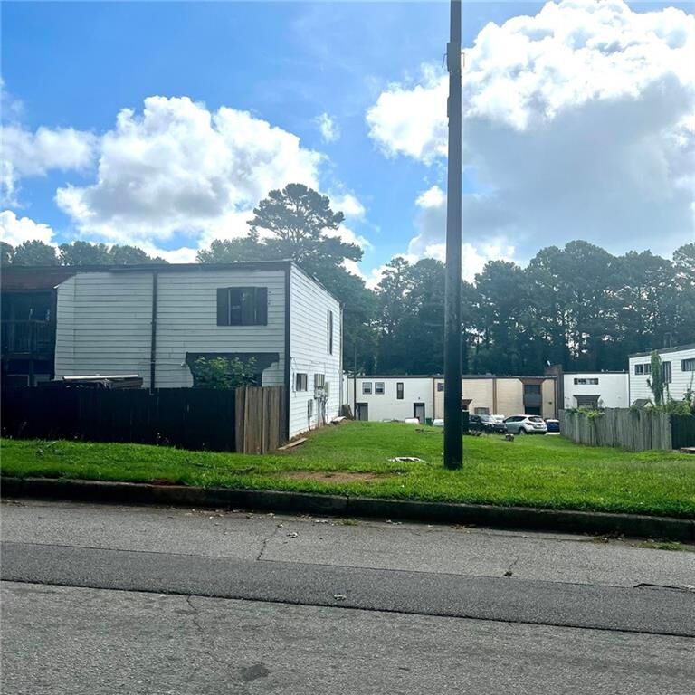 Property Photo:  5918 Sutcliff Square  GA 30058