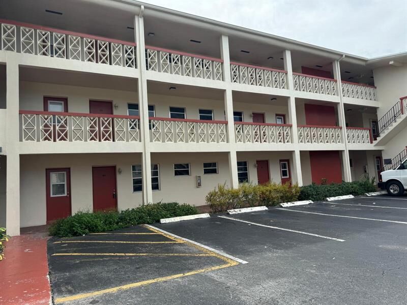 Property Photo:  4730 NW 10th Ct 112  FL 33313