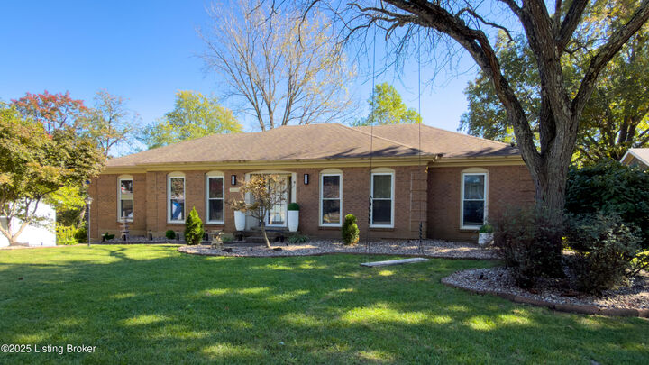 Property Photo: 8311 Pine Grove Ct KY 40214