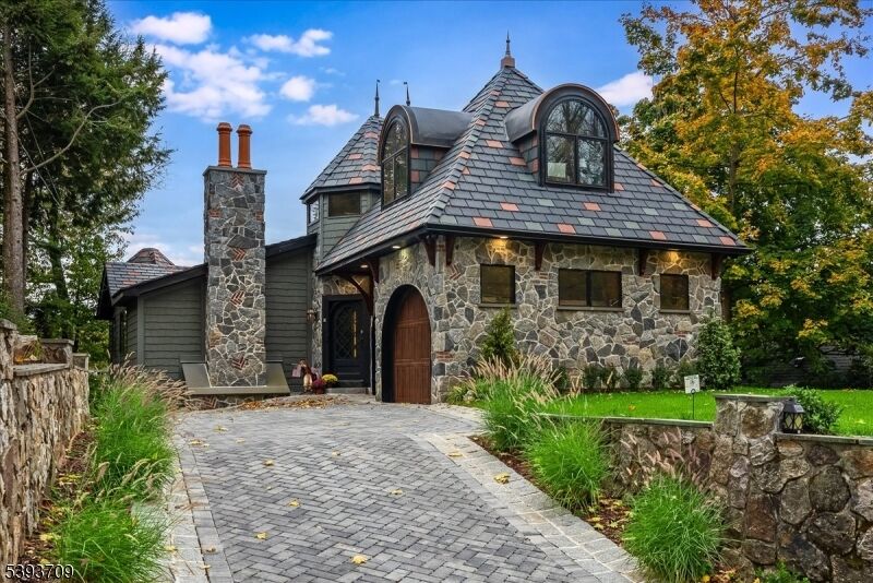 Property Photo:  53 Oakwood Trl  NJ 07871 