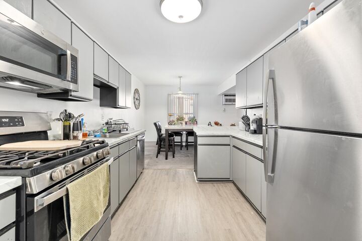 Property Photo: 5 Riverview Ct NJ 07094