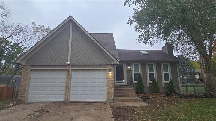 14014 S Cottonwood Drive  Olathe KS 66062 photo