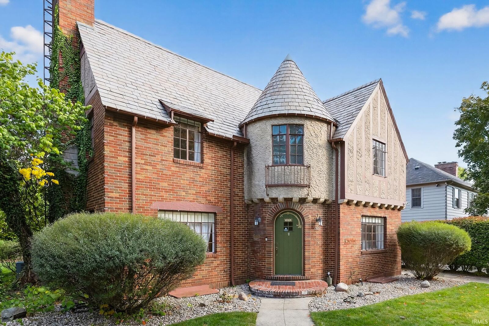 Property Photo:  1123 E Eckman Street  IN 46614-1405
