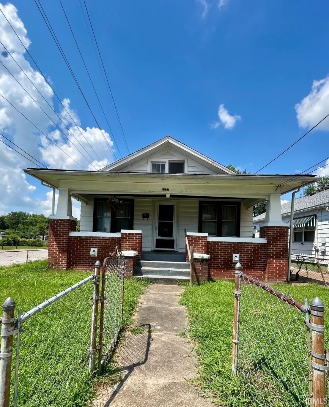 Property Photo:  1737 S Bedford Avenue  IN 47713