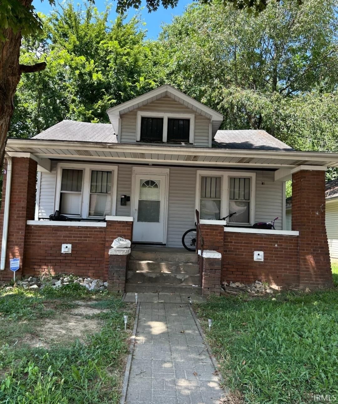 Property Photo:  1723 S Bedford Avenue  IN 47601