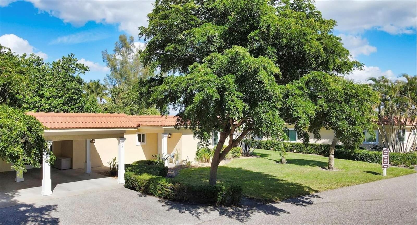 Property Photo:  4976 Gulf Of Mexico Drive Villa 18  FL 34228