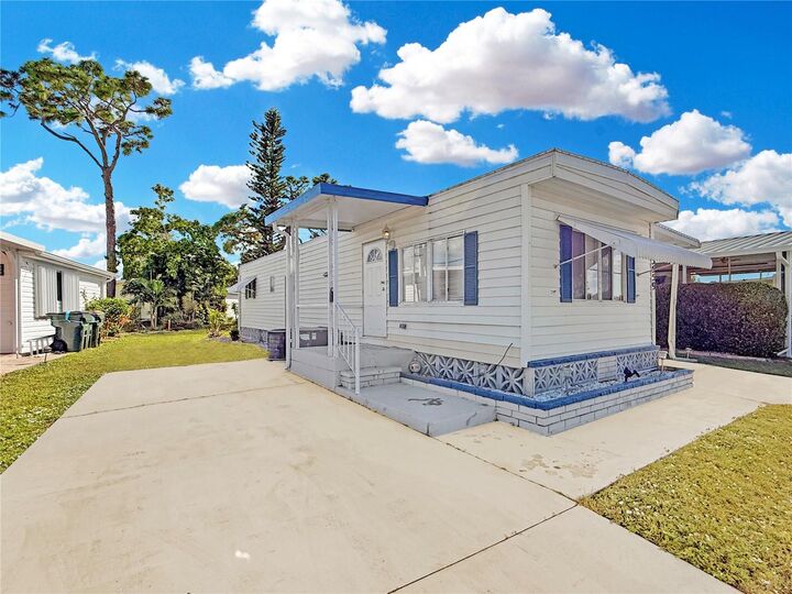 Property Photo:  5559 Holiday Park Boulevard  FL 34287 