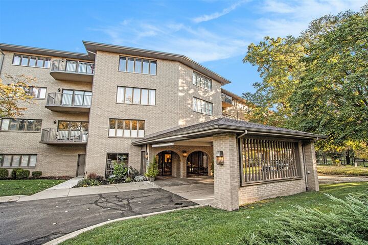 Property Photo:  4040 Greenleaf Circle 207  MI 49008