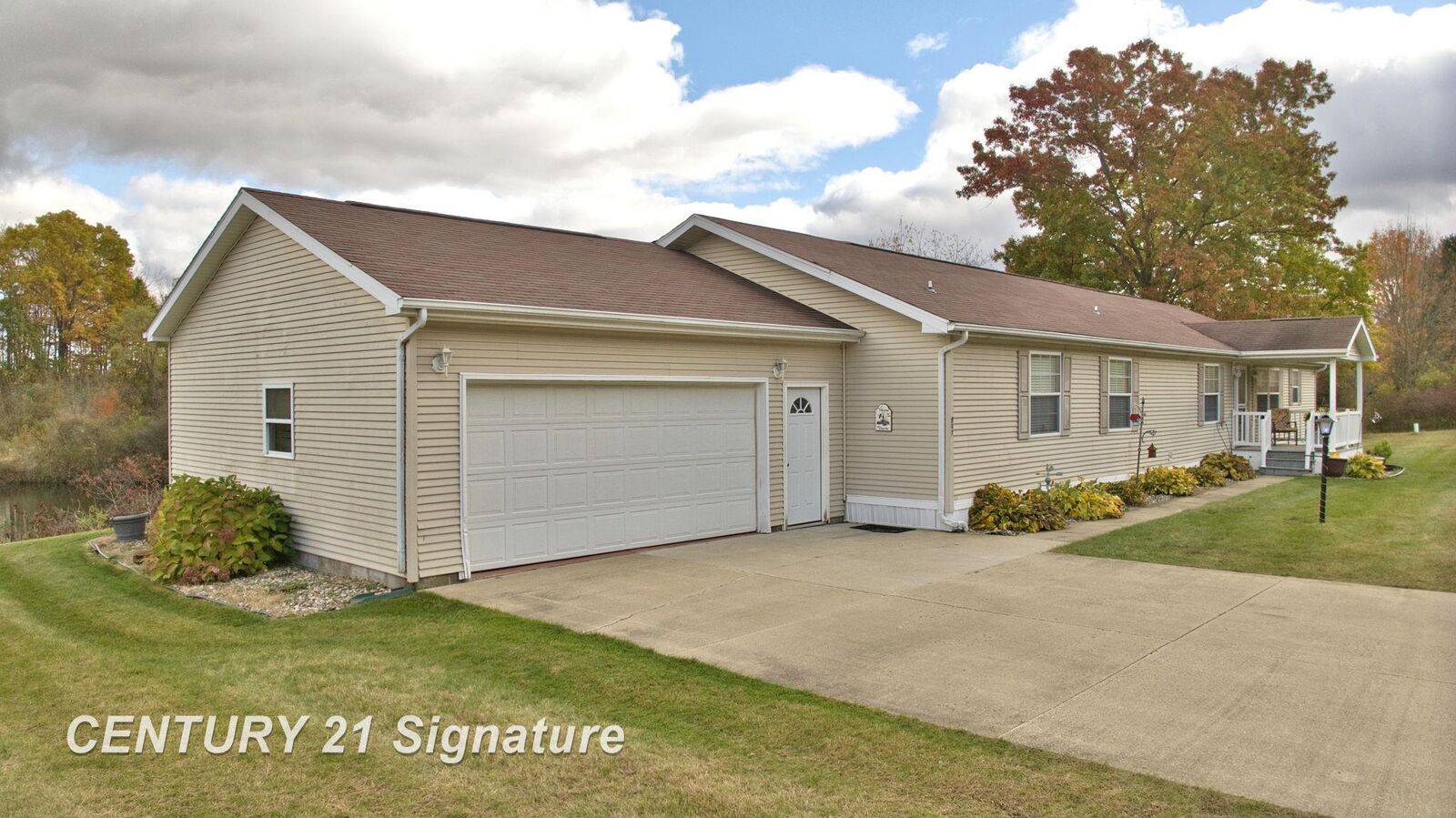 Property Photo:  897 S Park View Drive  MI 48420