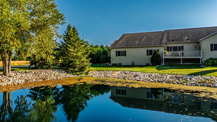 Property Photo:  102 Walnut Ridge Dr 20  WI 53182 