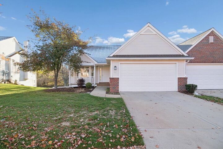 Property Photo: 867 E Barrington Circle MI 49203