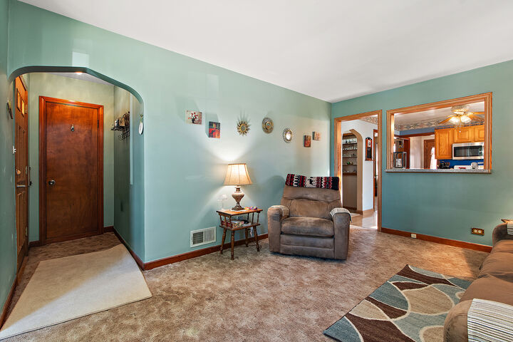 Property Photo:  6731 S Kolin Avenue  IL 60629 