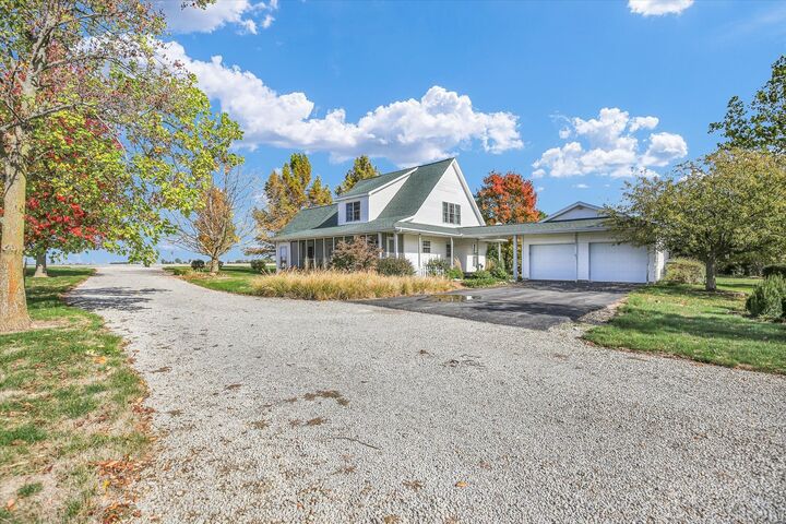 Property Photo:  561 County Road 700 N  IL 61872 