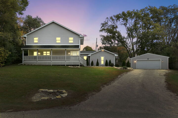 Property Photo:  2904 E Chestnut Drive  IL 60097